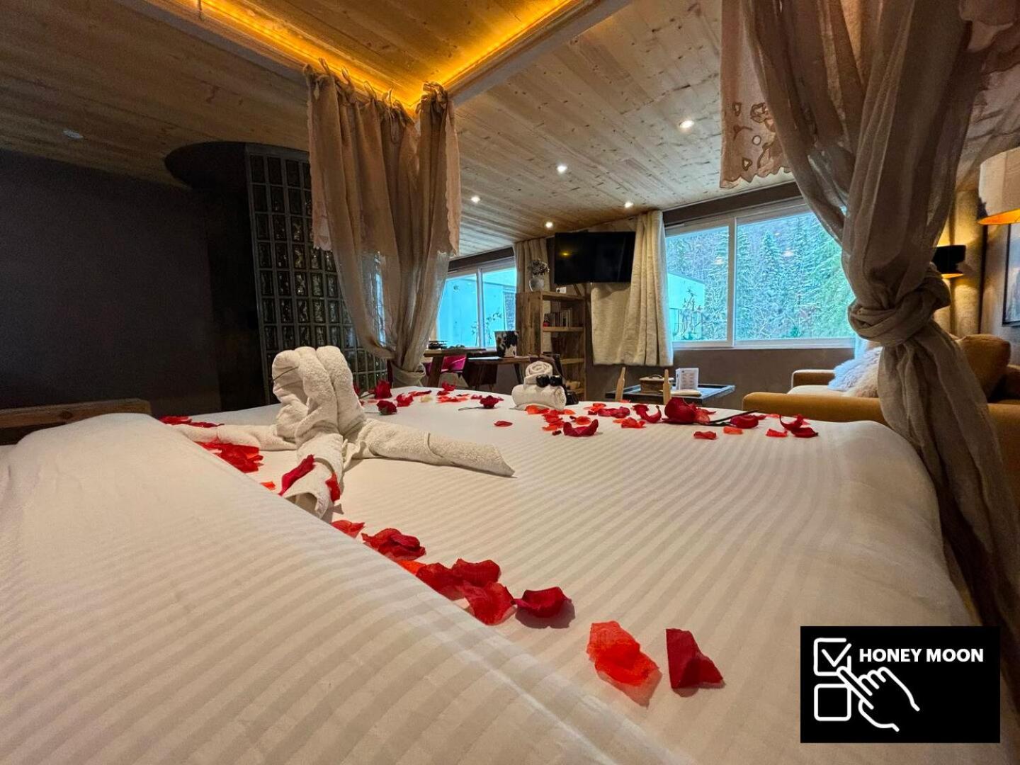 Les Secrets - Suites & Apartments มงทริองด์ ภายนอก รูปภาพ