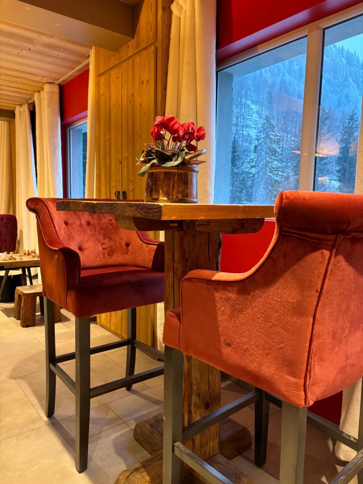Les Secrets - Suites & Apartments มงทริองด์ ภายนอก รูปภาพ