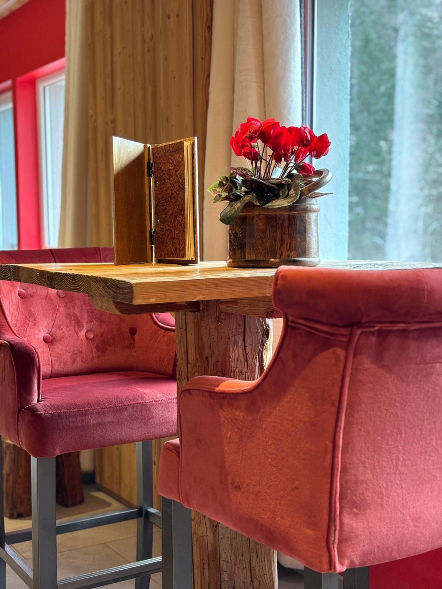 Les Secrets - Suites & Apartments มงทริองด์ ภายนอก รูปภาพ