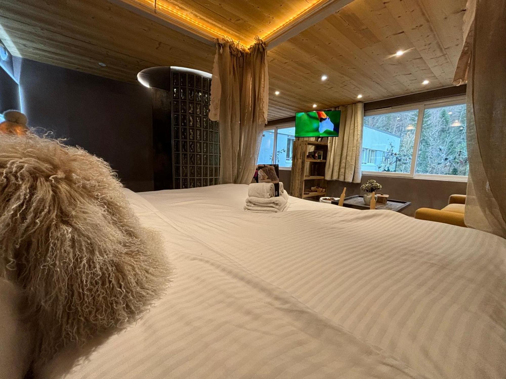 Les Secrets - Suites & Apartments มงทริองด์ ภายนอก รูปภาพ
