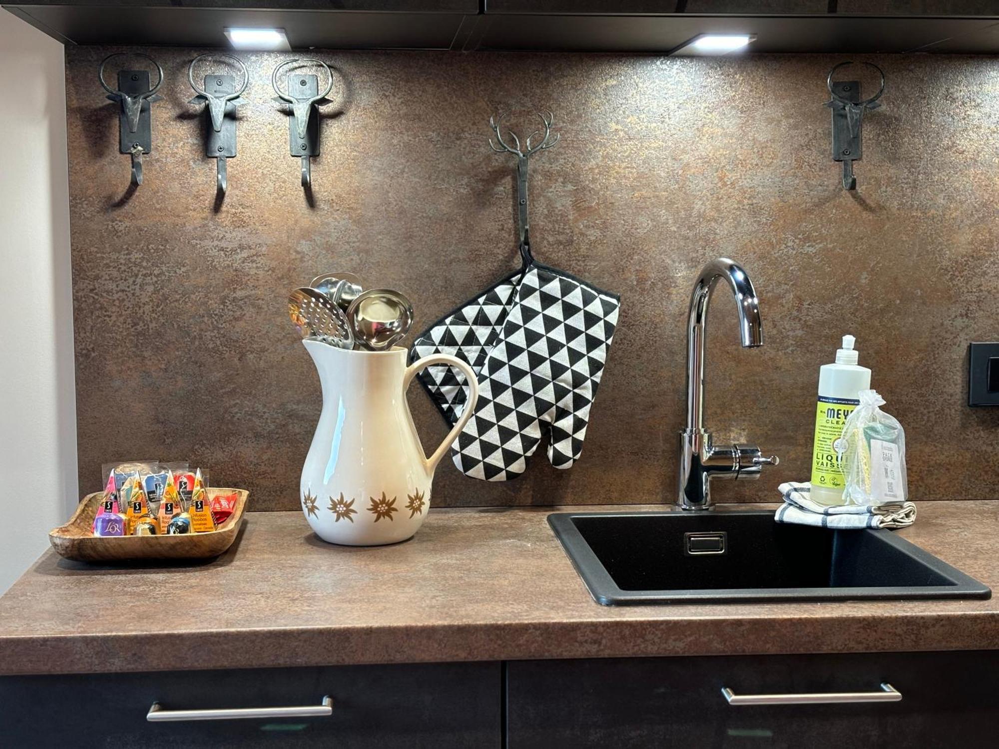 Les Secrets - Suites & Apartments มงทริองด์ ภายนอก รูปภาพ
