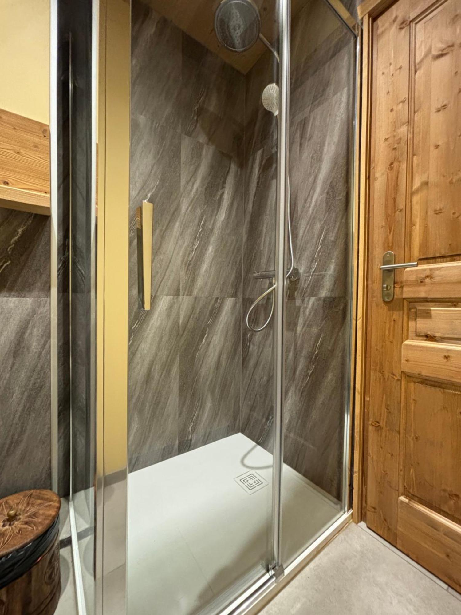 Les Secrets - Suites & Apartments มงทริองด์ ภายนอก รูปภาพ